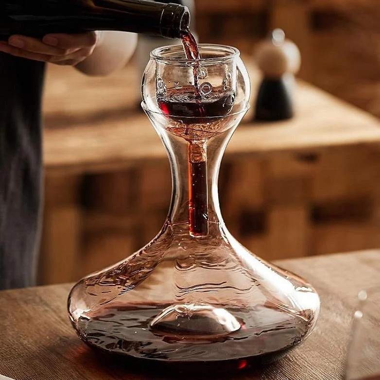 Wine Aerator - Instant wine aerator that enhances flavor and aroma. Easy to use and clean.